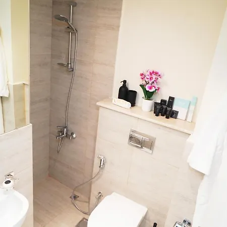 2Br Skyhome At Jade Masdar City Al Qurayyah Extérieur photo